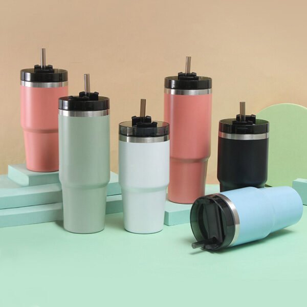 主要特点 | Key Features 双层真空保温：长效保温保冷，四季适用。 Double-wall vacuum insulation for long-lasting hot & cold retention. 304不锈钢内胆：食品级安全，抗腐蚀易清洁。 Food-grade 304 stainless steel liner, rust-resistant and easy to clean. 密封防漏杯盖：配可拆卸吸管或旋转开口，便携防洒。 Leak-proof lid with detachable straw or rotating spout for spill-free portability. 多色可选：黑、白、珊瑚红、天空蓝、薄荷绿。 Color choices: Black, White, Coral Red, Sky Blue, Mint Green. 适用场景 | Ideal Uses 办公、居家、运动、旅行、车载皆宜，是企业礼品、促销赠品或个性化定制的理想选择。 Perfect for office, home, sports, travel, or car use—ideal as a corporate gift, promotional giveaway, or personal custom drinkware. 定制服务 | Customization 可丝印、激光雕刻LOGO，支持批量定制与品牌专属设计。 Screen printing or laser engraving available for your logo; perfect for bulk and branded orders.